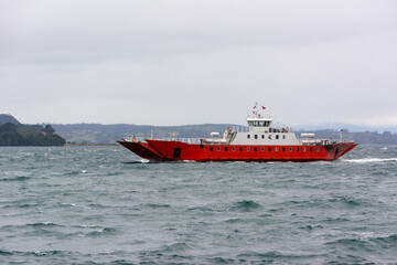 Transbordador de Calbuco a Isla Puluqui, región de Los Lagos, Chile.
