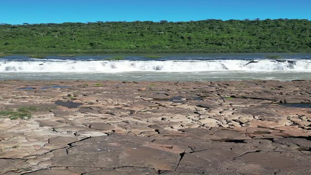 Salto do Yucum&atilde;, Mais extensa queda d'&aacute;gua longitudinal do mundo. Paran&aacute;-Brasil