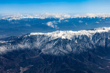 Fototapeta na wymiar 飛行機から見た南アルプスと富士山の雪景色