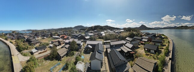 山陰海岸国立公園　久美浜湾と長閑な集落　ドローンパノラマ撮影