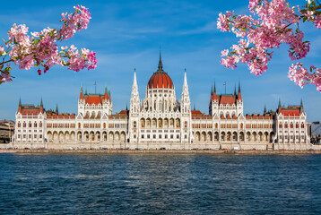 Naklejka premium Hungarian parliament building in spring, Budapest, Hungary