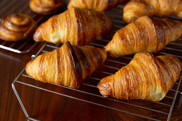 焼きたてのホームメイドクロワッサン