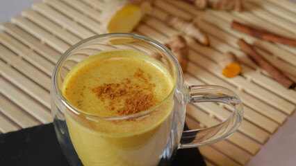 Goldene Milch - Curcuma Latte als Immun-Booster