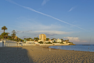 Fototapeta premium Plage déserte d'une station balnéaire hors-saison