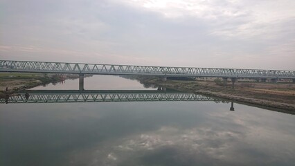 Fototapeta na wymiar view of the bridge over the river
