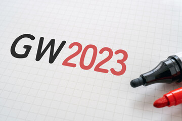 GW2023と書かれたノートとマーカー