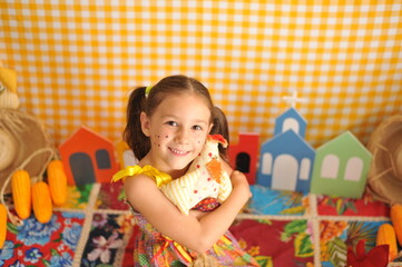 menina feliz no feriado festa junina , festa caipira 