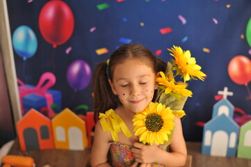 menina feliz em festa caipira 