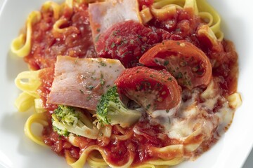 トマトと野菜のパスタ