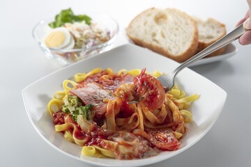 トマトと野菜のパスタ