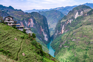 Fototapeta na wymiar Norhtern Vietnam, the Ma Pi Leng Pass with view on the Who Que river