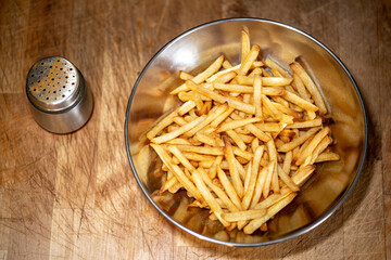 Pommes in der Schüssel