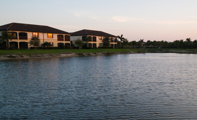 Fototapeta na wymiar Sunset over the pond in a South Florida golf community with condos for sale.