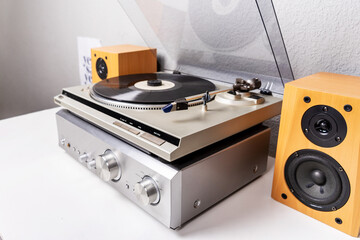 Obraz premium closeup view on vintage vinyl player and amplifier