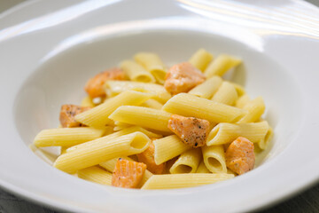 pasta penne with salmon and lemon sauce