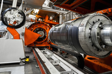 Forming automobile tire with automated equipment at plant