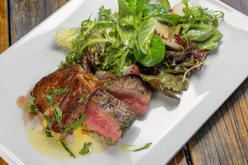 entrecôte on spring salad Italian style