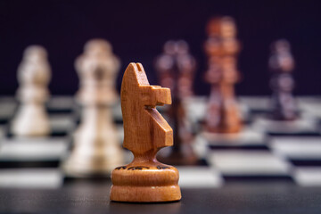  caballo de ajedrez sobre el tablero listo para jugar partida © Paco Perpiñan