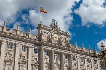 Fototapeta na wymiar Fachada del Palacio Real de Madrid - edificio emblemático