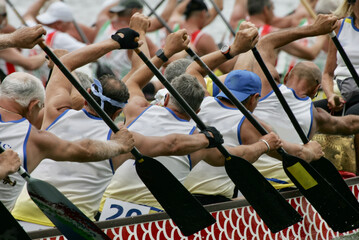 racing dragon boat crews