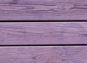 Fondo con detalle y textura de varias lamas de madera con vetas y tono purpura