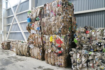 Bales sewn recycled after the press