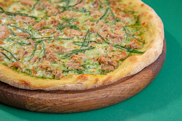 pizza with tuna