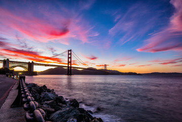 Fototapeta na wymiar Purple Golden Gate Bride in San Francisco 