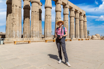 Fototapeta na wymiar Woman tourist at Luxor Temple
