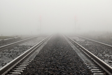 Fototapeta premium Rails dans le brouillard