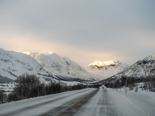 Fototapeta na wymiar Road through the Norwegian highlands Hemsdal viken in rural Norway during winter during sunrise