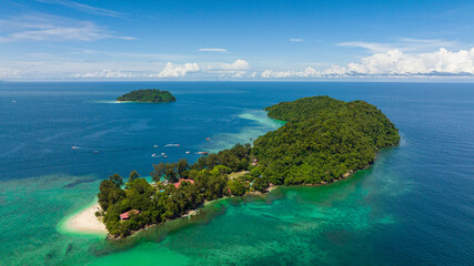 Fototapeta na wymiar Tropical islands and beautiful beach. Manukan and Sulug islands. Tunku Abdul Rahman National Park. Kota Kinabalu, Sabah, Malaysia.