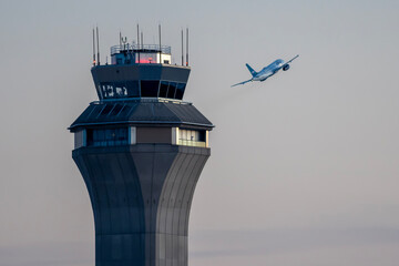 Airport control tower during takeoff airplane - obrazy, fototapety, plakaty