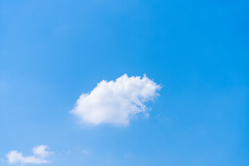 青空と白い雲のタイムラプス　4K UHD