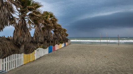 Jour de tempête à la station balnéaire en hors-saison