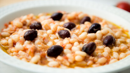 Delicious and healthy white bean salad with cod and black olives.