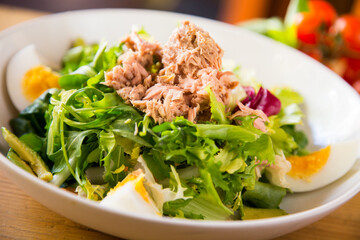 Delicious green salad with tuna and tomato