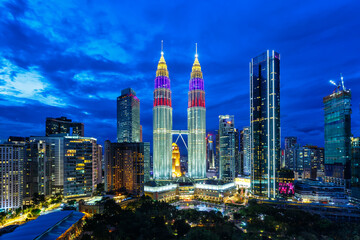 Naklejka premium Petronas Twin Towers skyscrapers KLCC skyline at twilight in Kuala Lumpur Malaysia