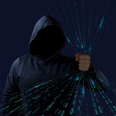 Carr&eacute; d'une silhouette du cybercriminel avec un sweat &agrave; capuche capturant poing ferm&eacute; un flux de donn&eacute;es binaires cyan