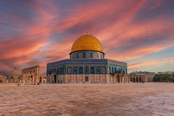 Obraz premium The Dome of the Rock just before sunrise