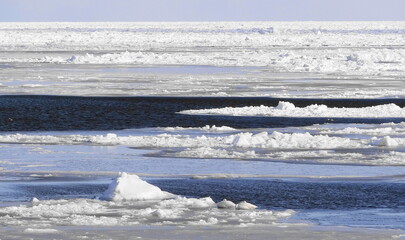 流氷の海  © 宏 梅沢