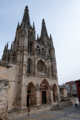 Fototapeta na wymiar Puerta principal de la Catedral de Burgos vista desde abajo con las vidrieras y las columnas en lo alto.