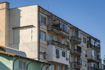 Obraz premium Exterior of old residential building in Kavarna city, Bulgaria