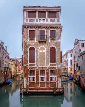 รูปภาพ"Palazzo – เลือกดูภาพถ่ายสต็อก เวกเตอร์ และวิดีโอ99,900 | Adobe Stock