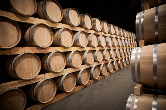 barricas, bodega, dep&oacute;sito, almac&eacute;n, subsuelo, vinos, roble, reserva, cabernet, tinto, blanco, rosado, sauvignon, vino joven, ross&eacute;, espumante, cava, alcohol, bebida, madera, barrica