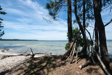 une crique le long du lac