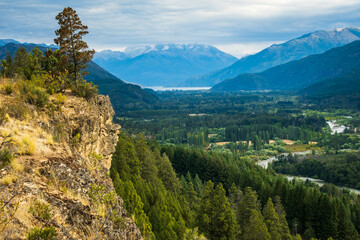 El Bolsón is an Argentinean town in northern Patagonia’s Río Negro province. It lies on the banks of the Río Quemquemtreu, in a valley dotted with fruit trees. Cerro Piltriquitrón