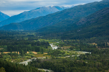 El Bolsón is an Argentinean town in northern Patagonia’s Río Negro province. It lies on the banks of the Río Quemquemtreu, in a valley dotted with fruit trees. Cerro Piltriquitrón