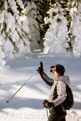 Fototapeta na wymiar Young woman enjoing winter day of skiing fun in the snow