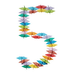 折り紙の鶴で作った数字の5。透過背景。